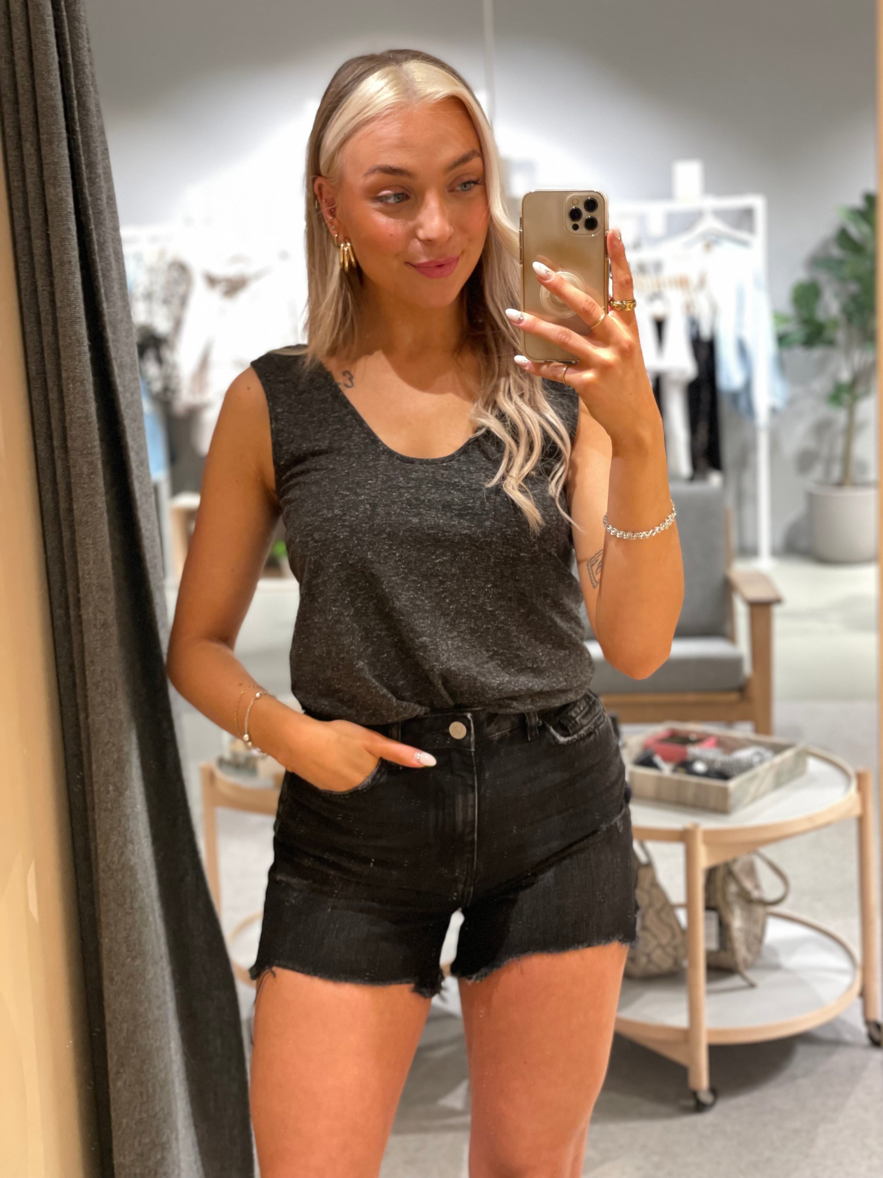 VIANIKA Top - Black Beauty